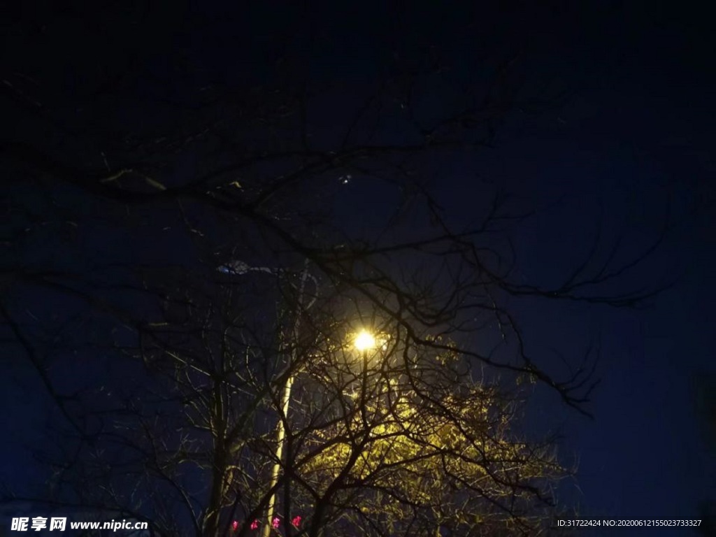 夜色下的燈光