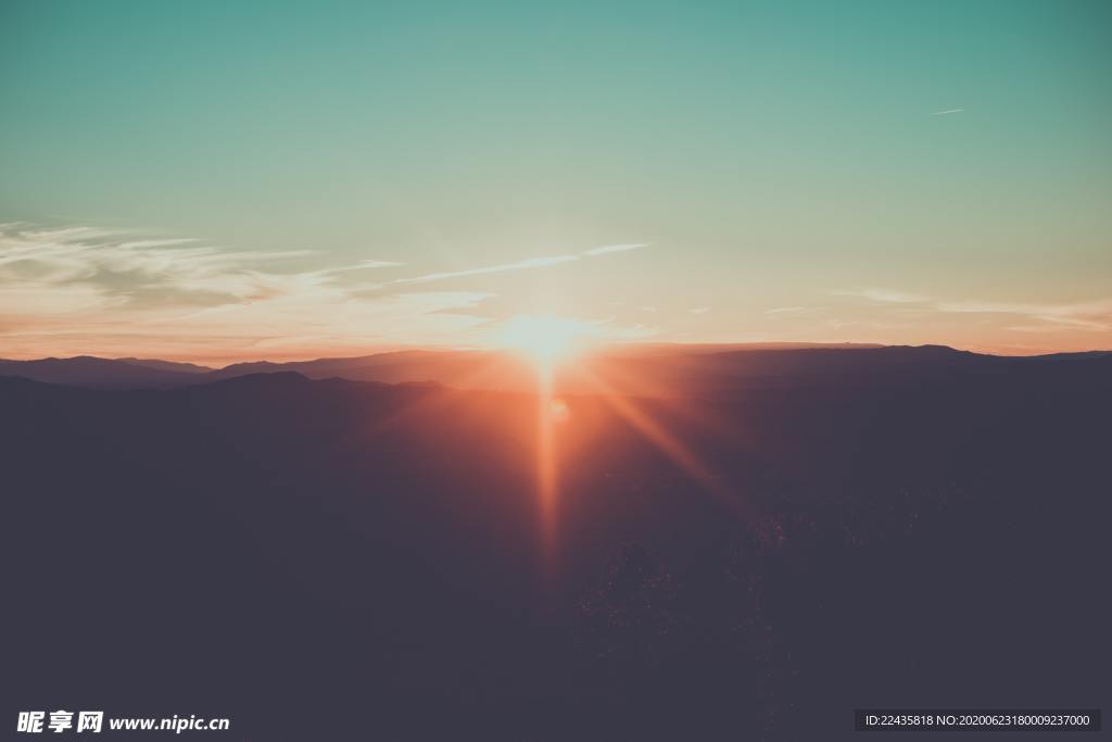 高山夕陽落日