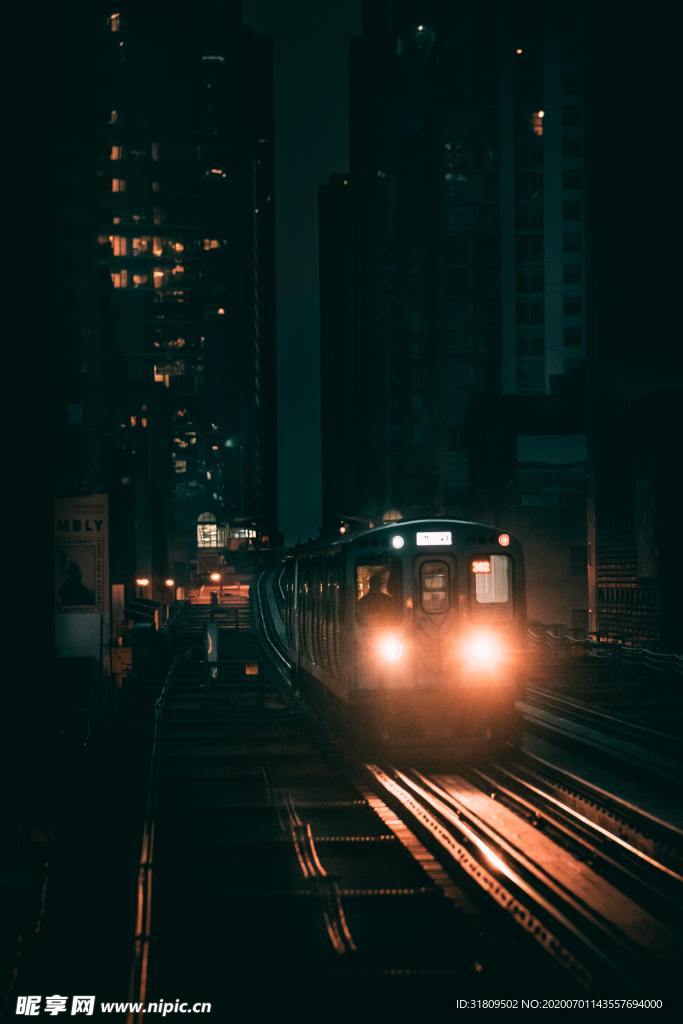 夜里的列车