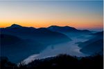 夕陽下的群山