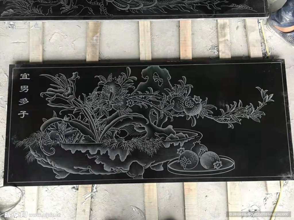 線雕花鳥