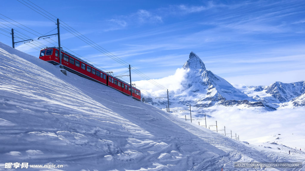 雪景上的列车