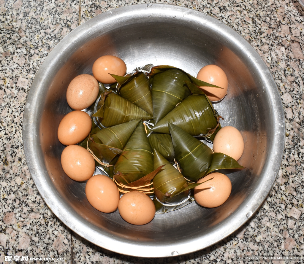 中国传统端午节美食粽子鸡蛋
