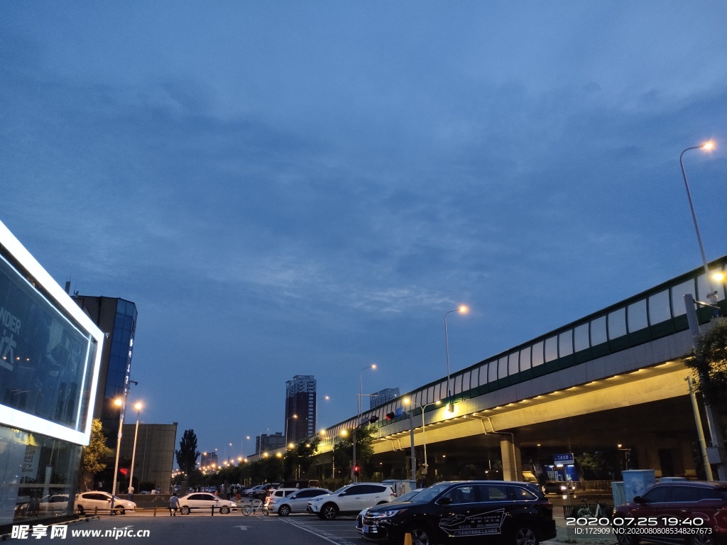 傍晚高架橋