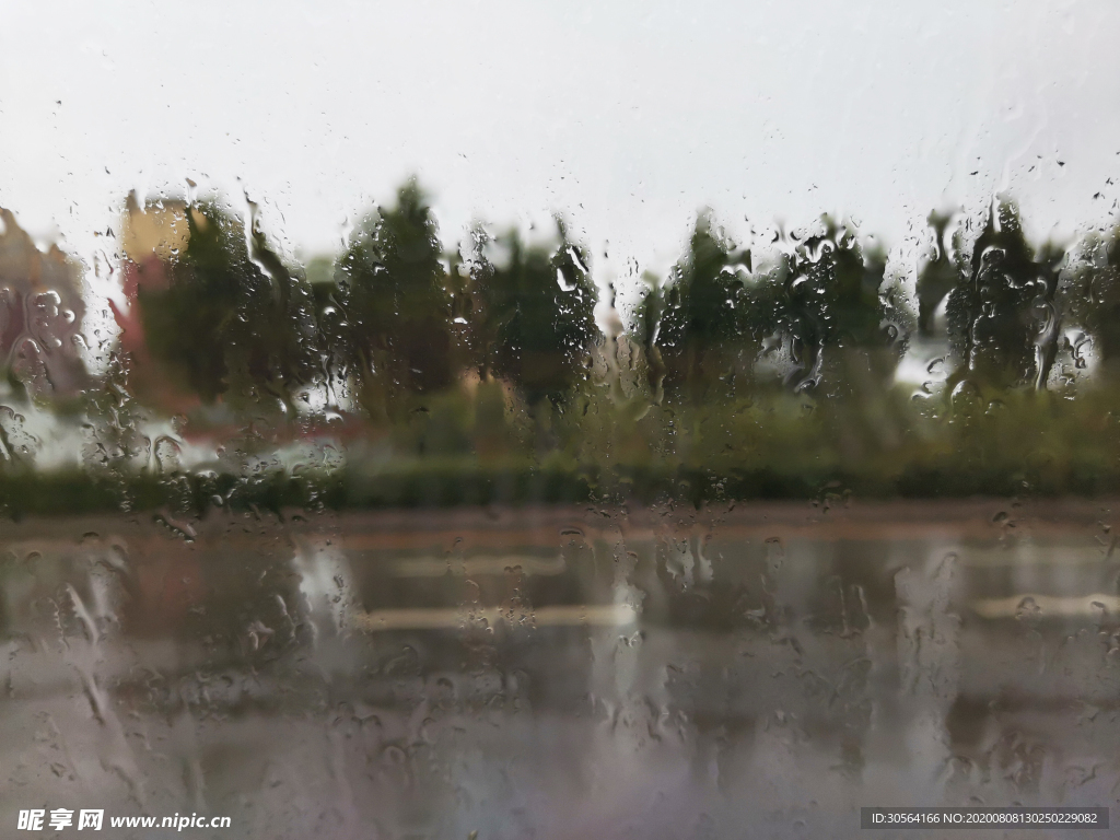 雨季窗外下雨夏季自然背景素材