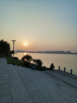 湖边黄昏日落自然生态背景素材