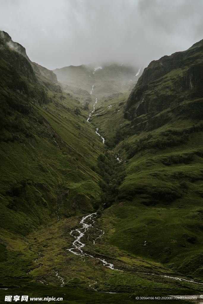 山峰綠色自然風景背景素材