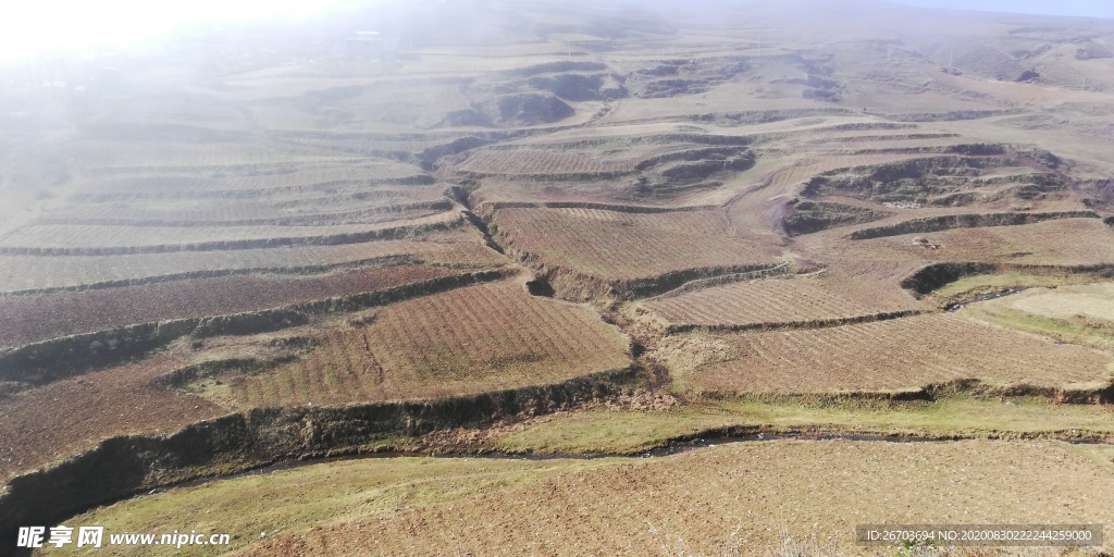 大山农田田园风景