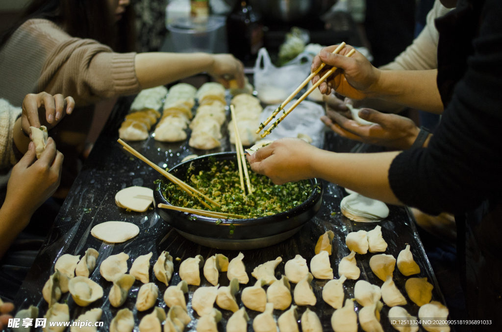 包饺子