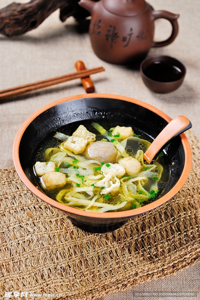 油豆腐贡丸汤
