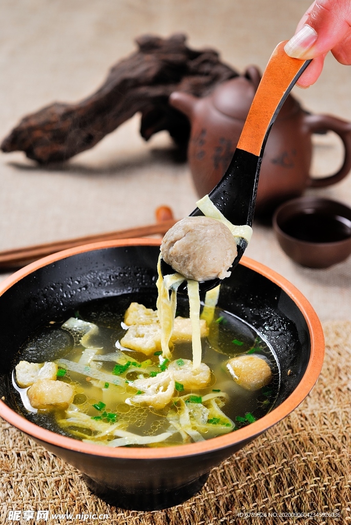 油豆腐贡丸汤