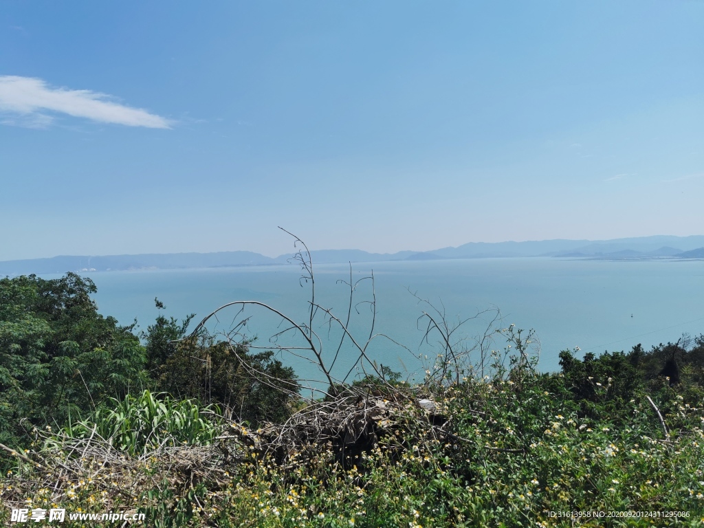 藍(lán)天與海邊