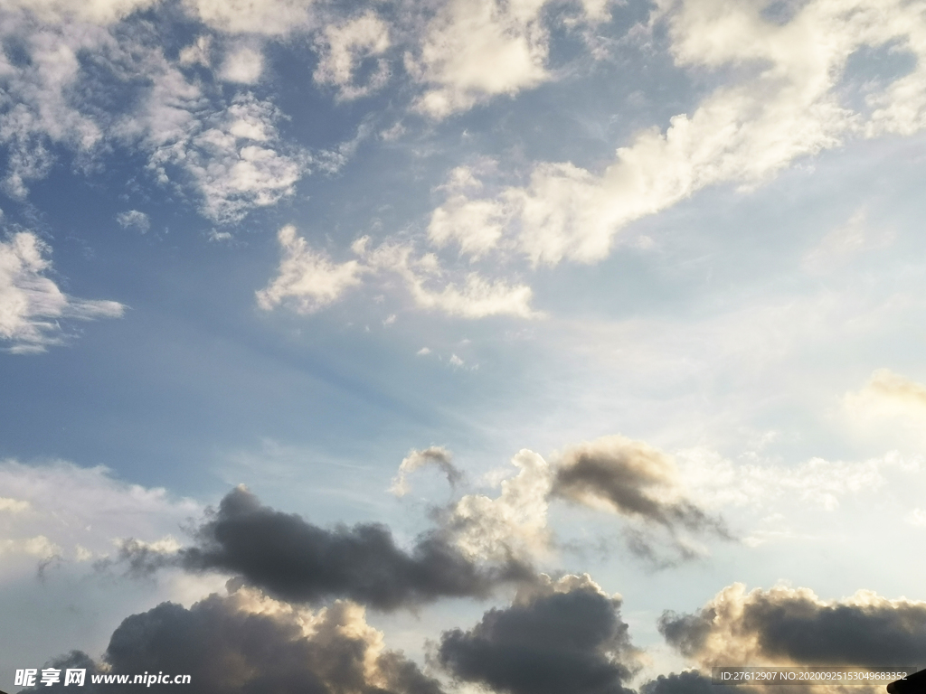 光照天空
