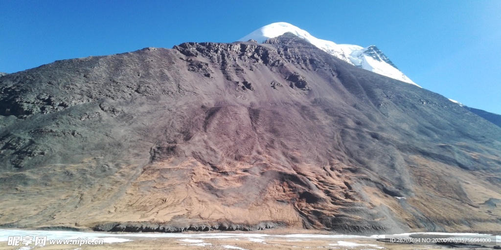 蓝天高山雪峰风光