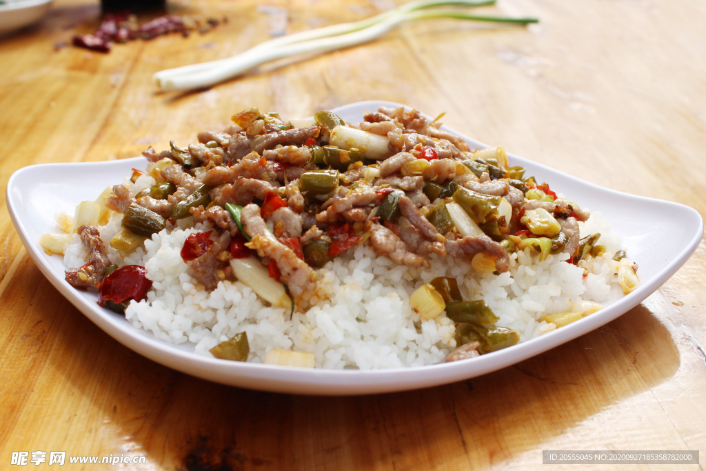 泡椒肉絲蓋飯