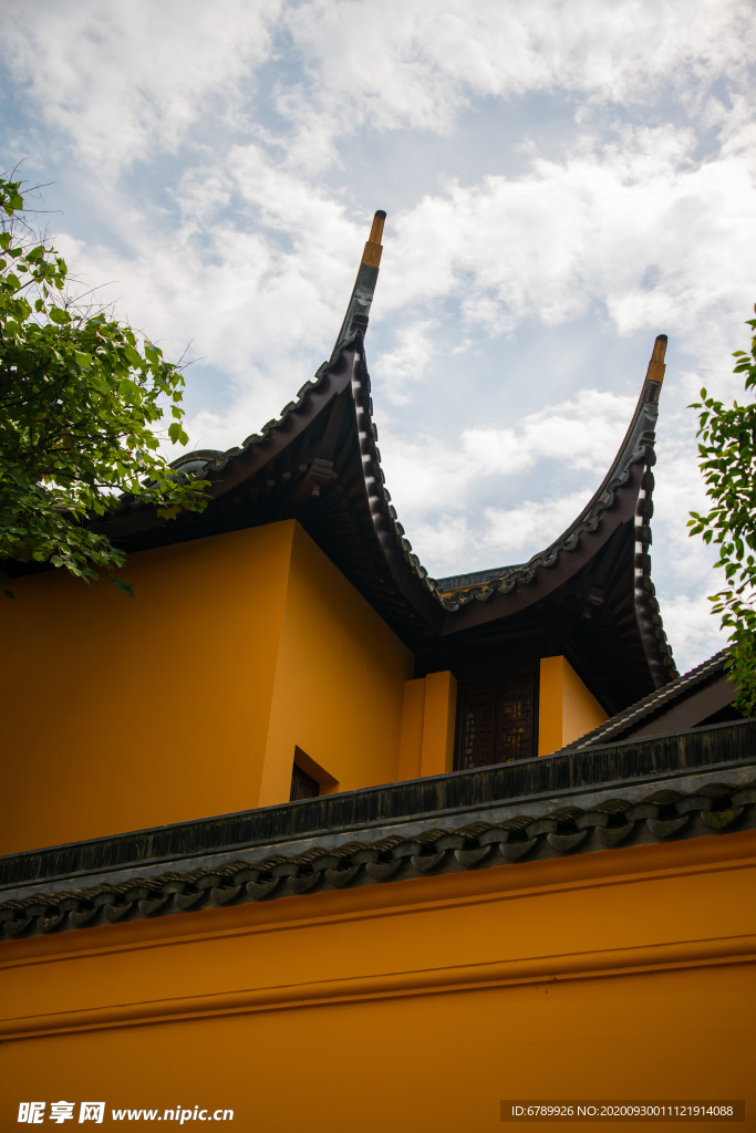 上海城隍庙中式古建筑阁楼飞檐