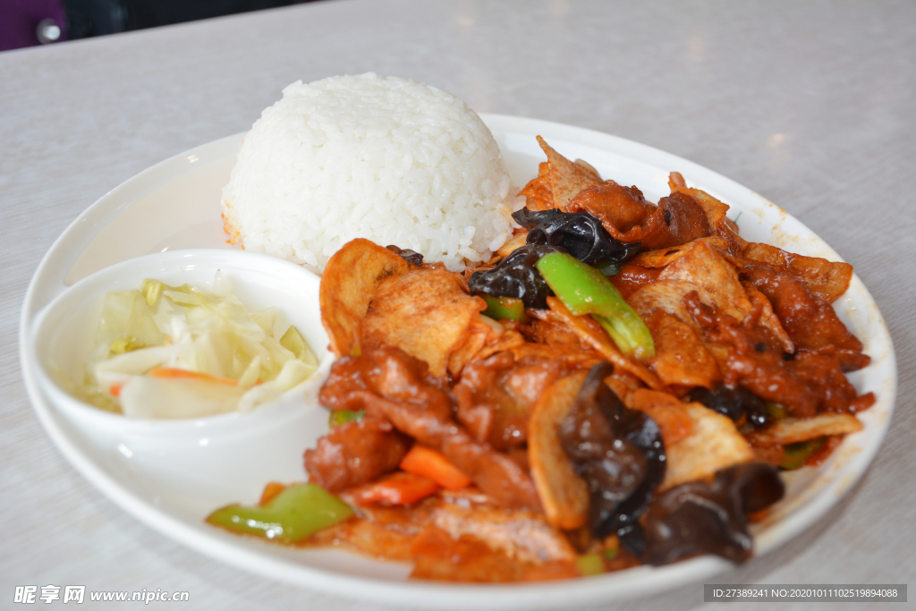過油肉土豆片蓋飯