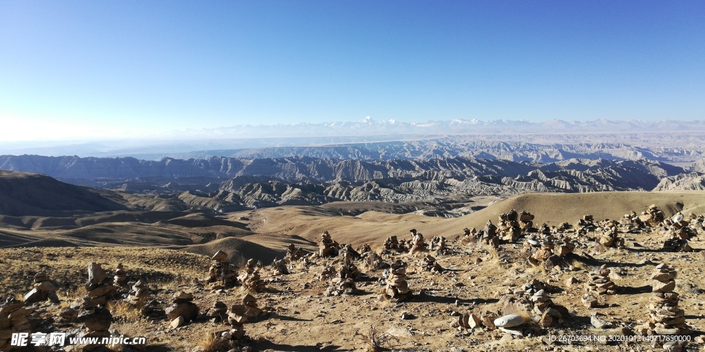青藏高原尼玛堆土林风光