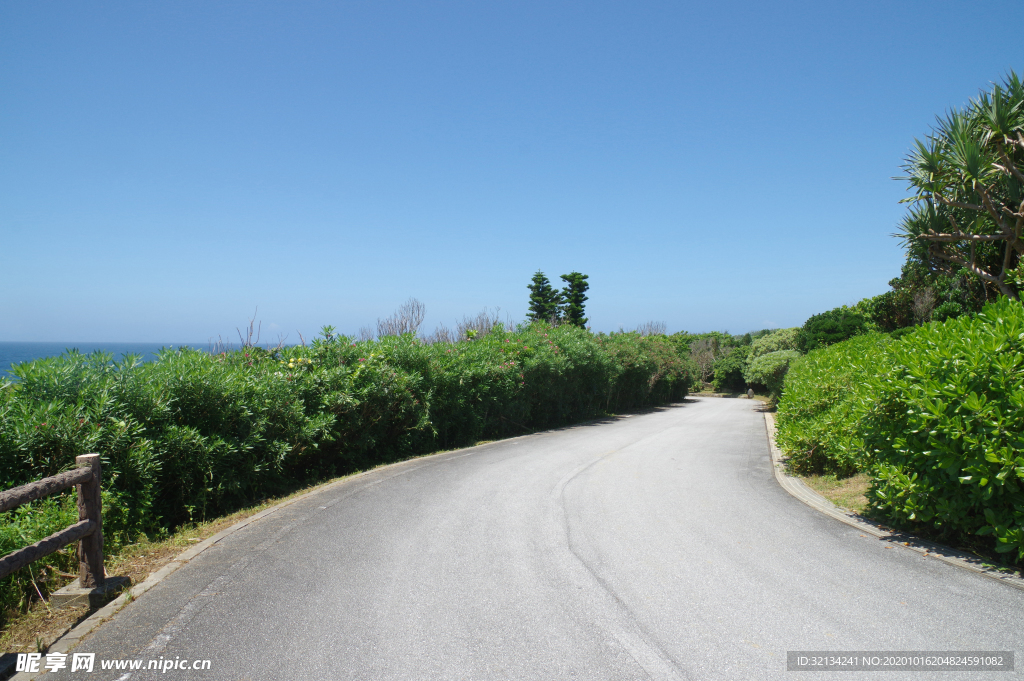 海岸边公路