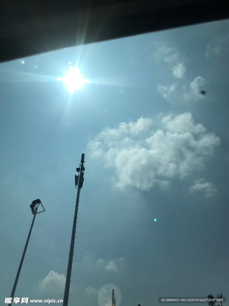 太陽和云