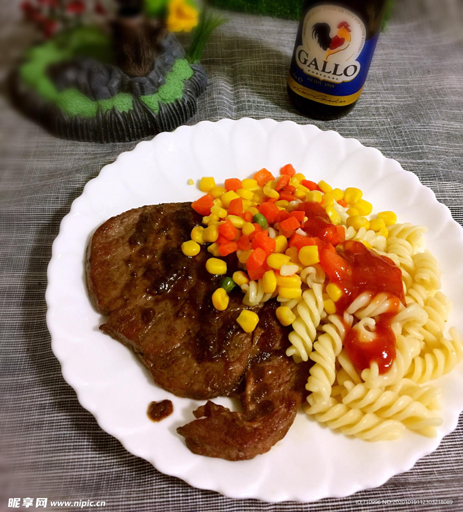 美味西餐牛排面條