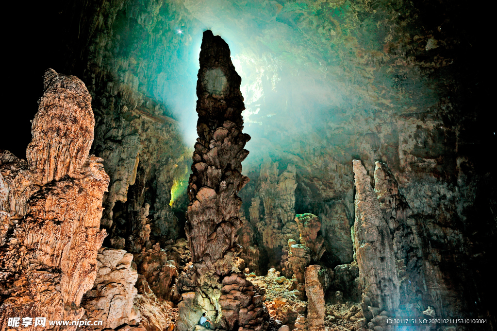 溶洞 洞穴石柱 石钟乳摄影