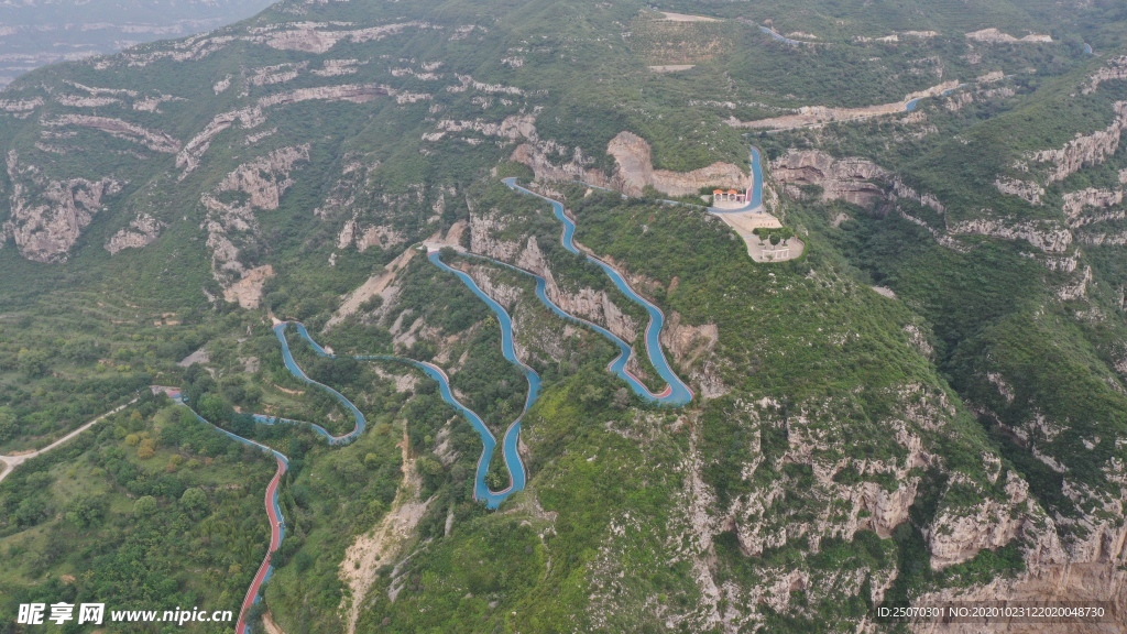 一线天西山旅游公路