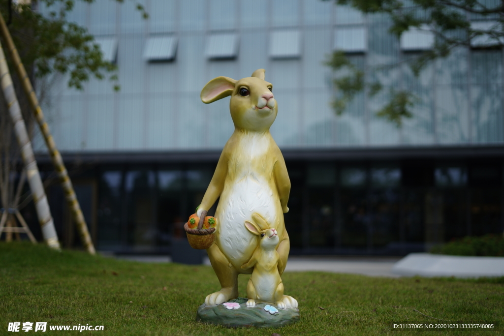 卡通兔子雕塑摆件模型