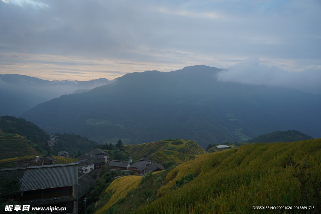 早晨的山脈