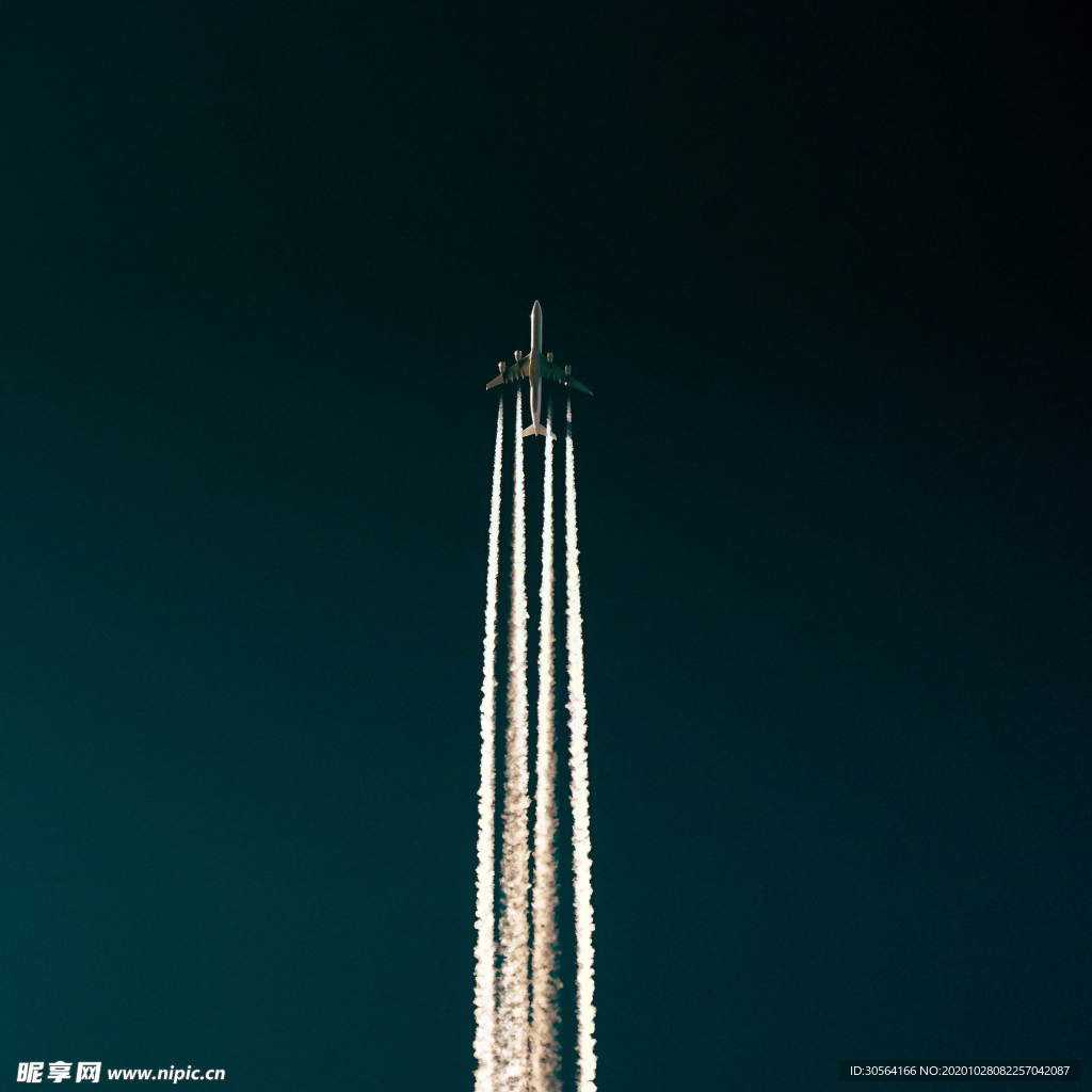 飛機天空線條云朵尾氣背景素材