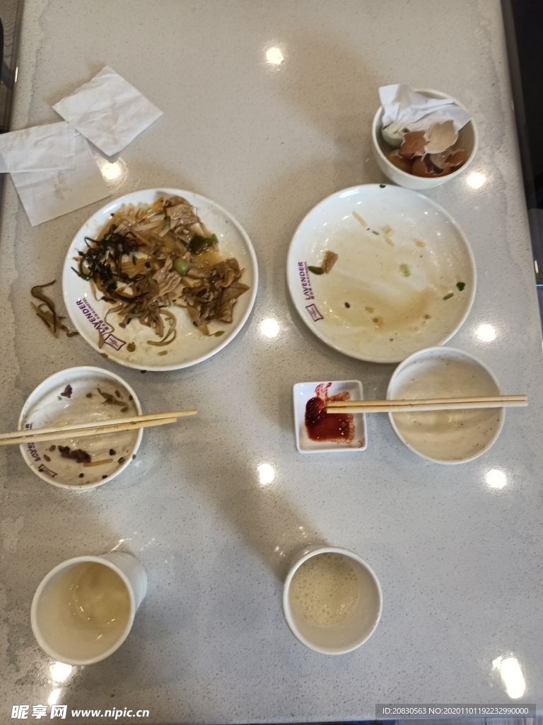 杯盤狼藉