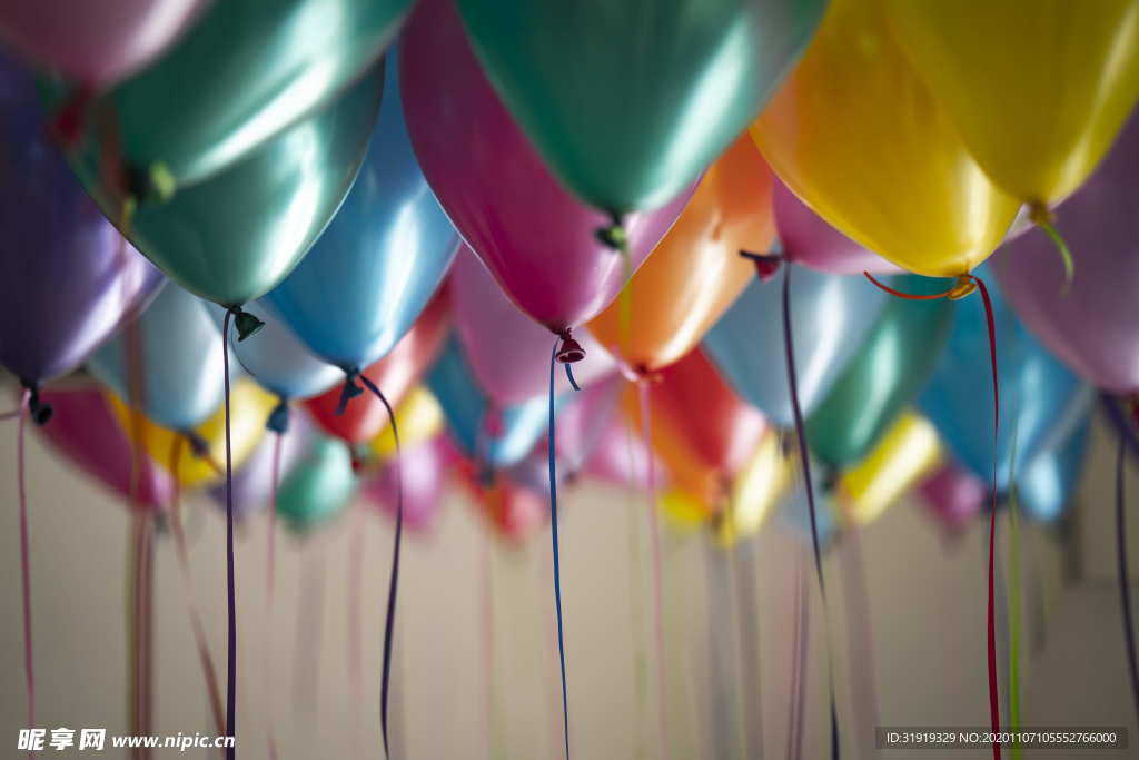 生日 气球 颜色