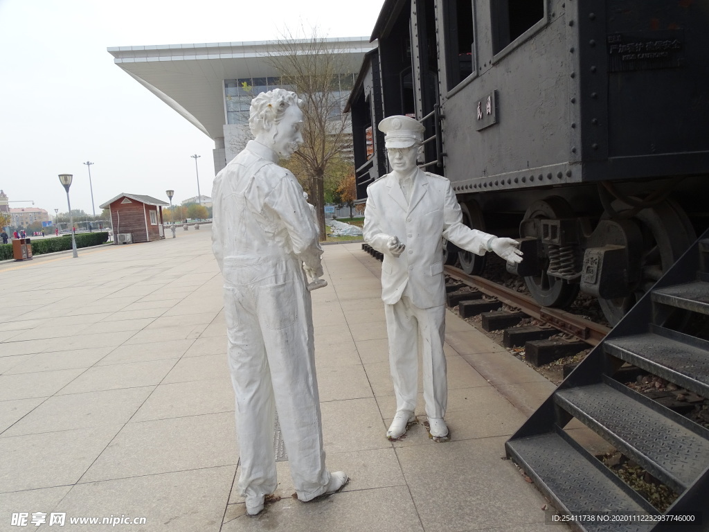 外国人列车员雕塑