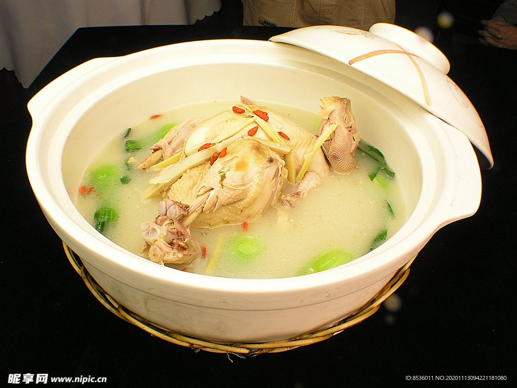 家常菜本雞煲