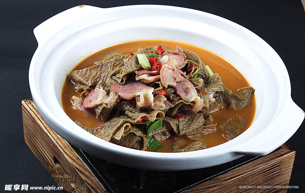 滬菜風(fēng)吹肉燉黑豆皮