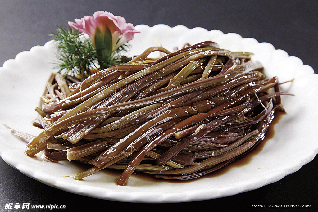 特色菜手撕野蕨菜