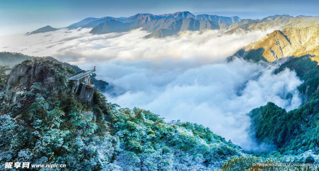 松雪石云攬鏡間