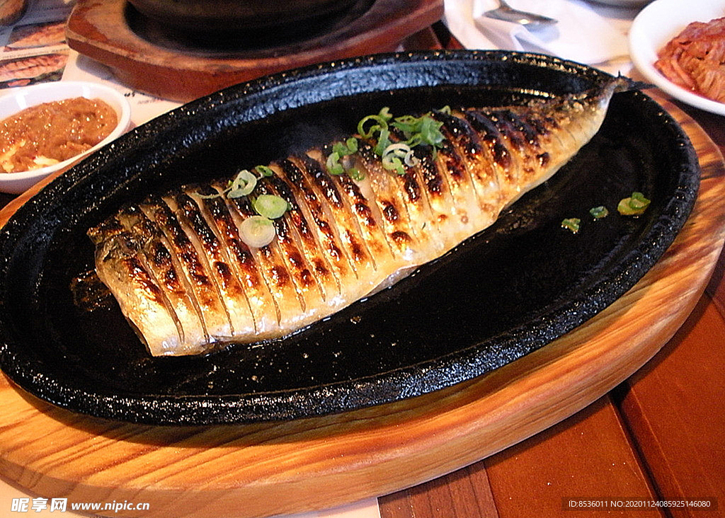 日韩料理石锅煎鲅鱼
