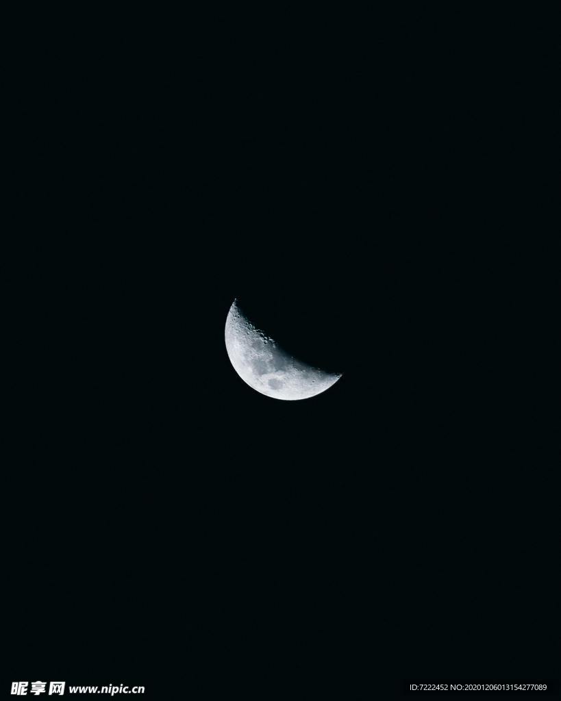 一弯月亮