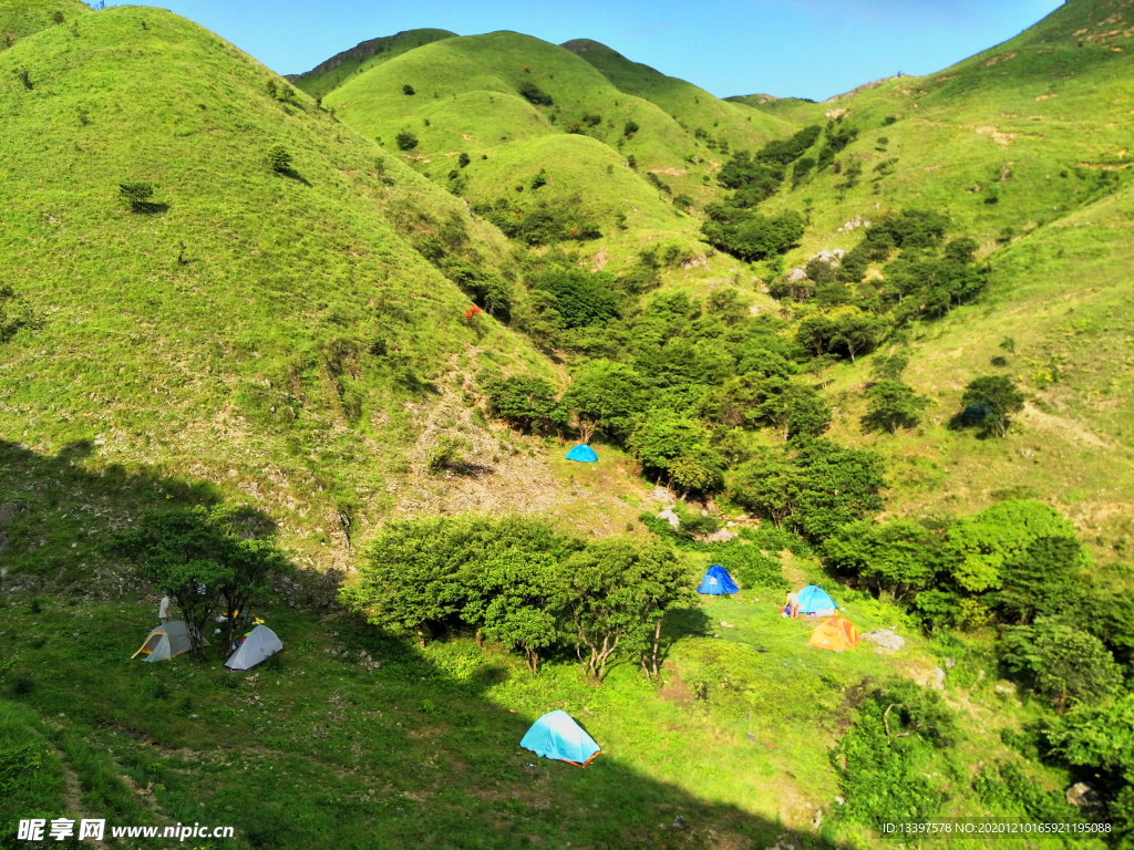 高山草原 白云藍天 綠野 空曠
