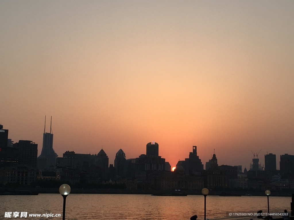 夕陽下的黃浦江