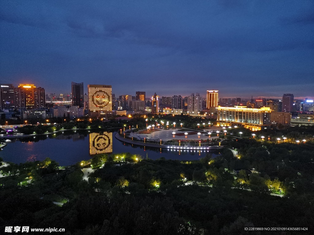 乌鲁木齐南湖广场夜晚风景