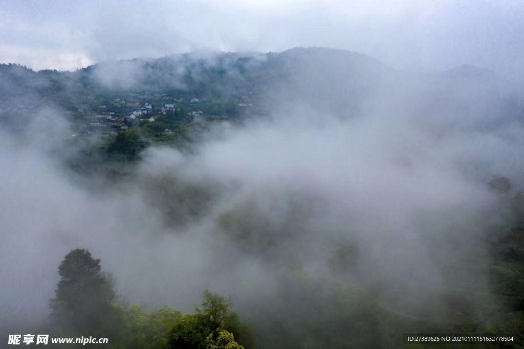 云霧鄉村