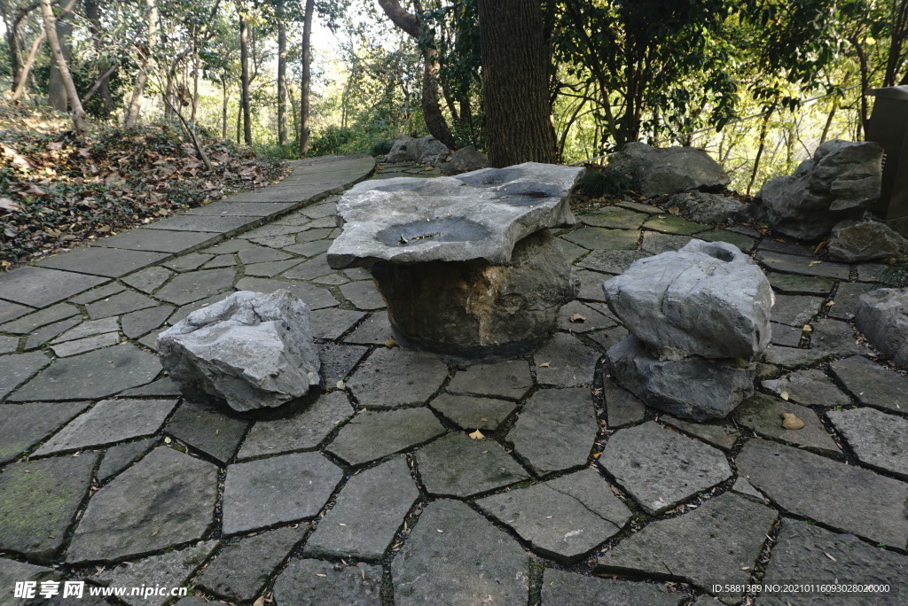 石桌石凳