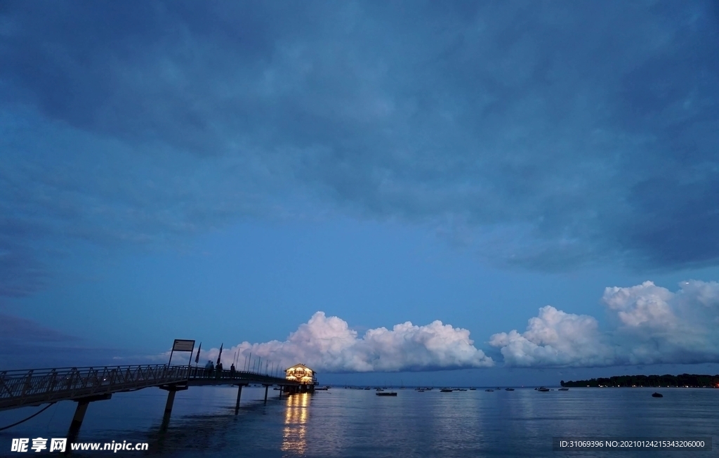 高清傍晚碧海蓝天