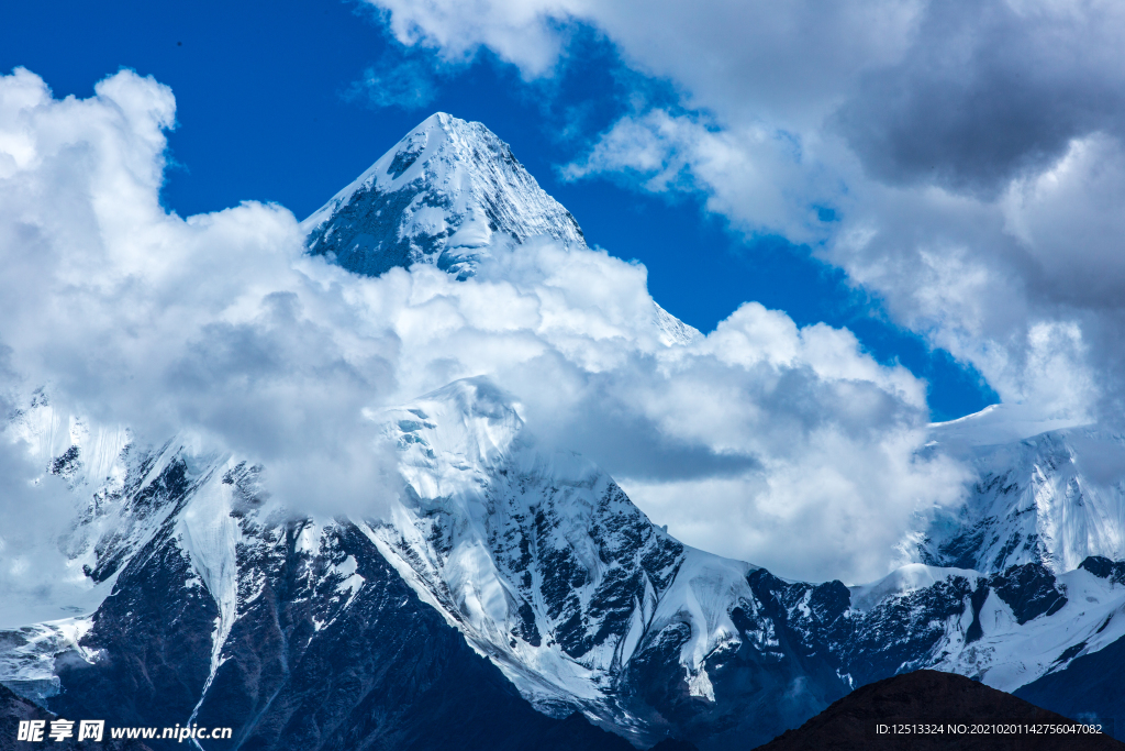 高原雪山