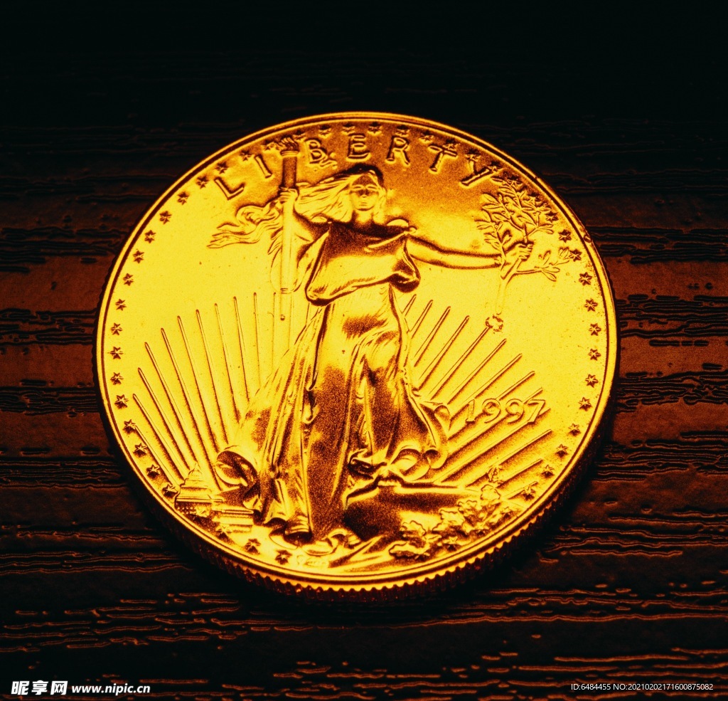 桌面上的金幣