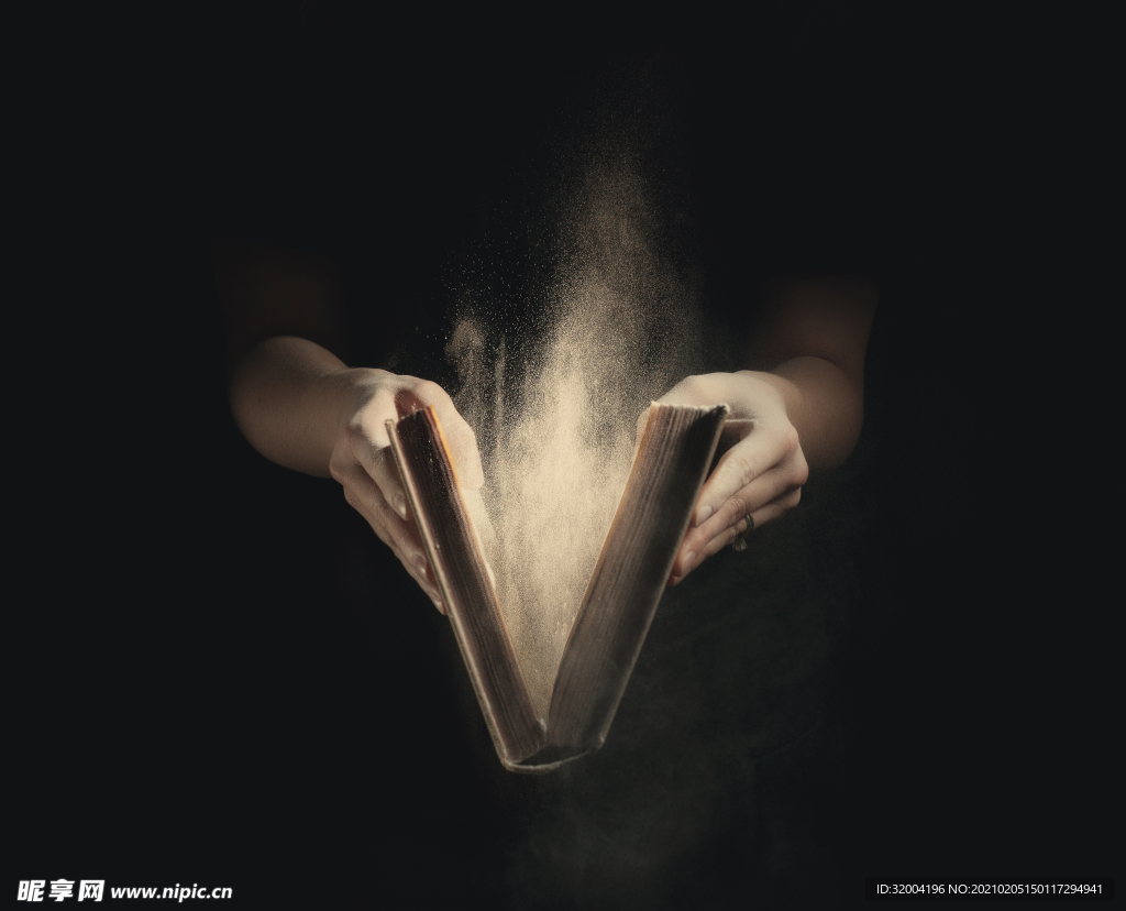 手打開魔法書