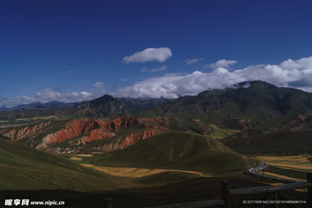 卓爾山
