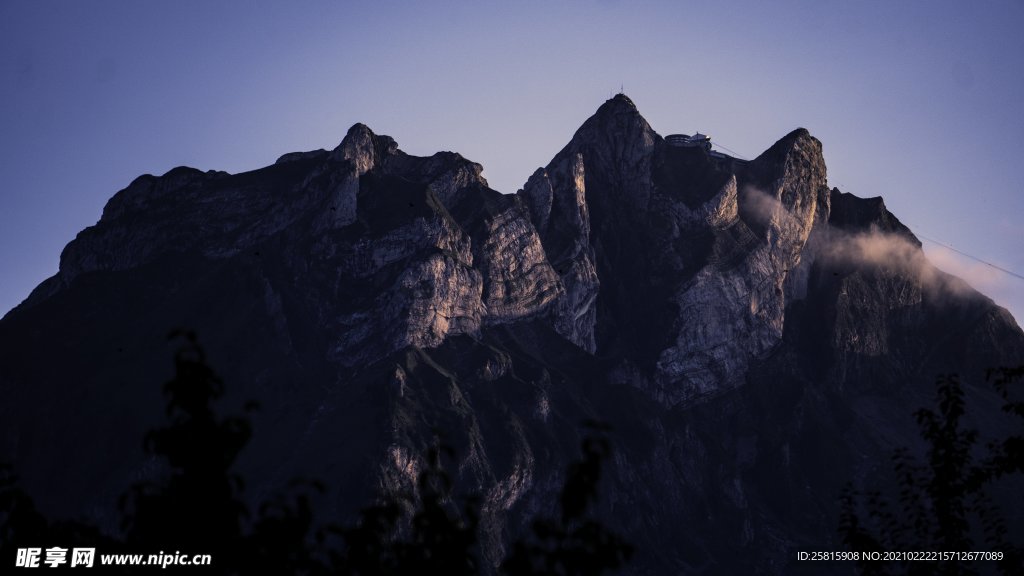 铁力士山